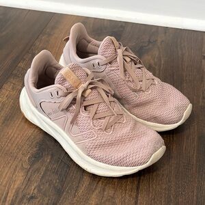 New Balance Tennis Shoes